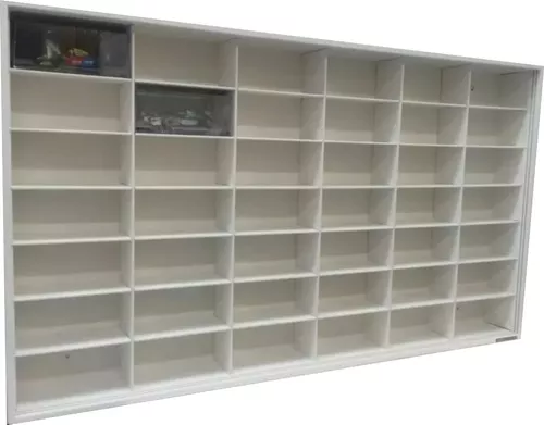 Quadro com 42 miniaturas Escala 1:43