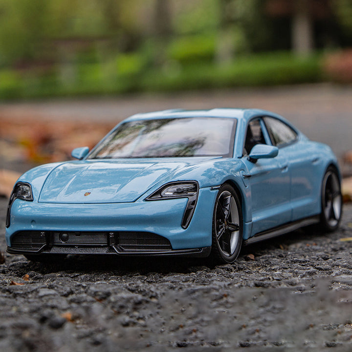 Porsche Taycan Turbo S 1:24 20cm