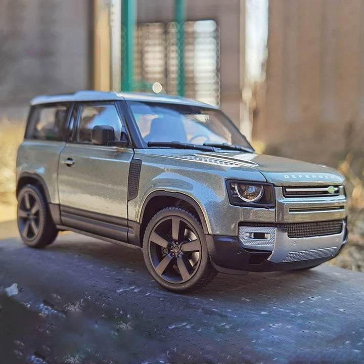 Land Rover Defender SUV 1:24 19cm