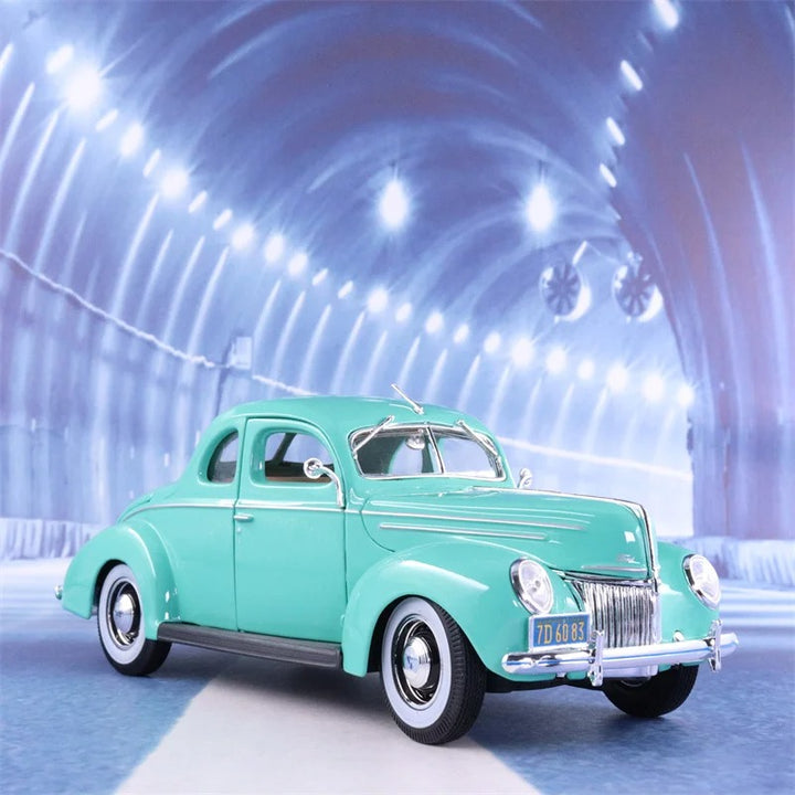 Ford Deluxe 1:18