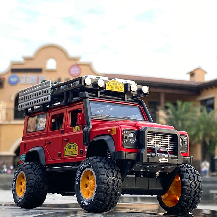 Camel Cup Land Rover Defender 1:24 18cm