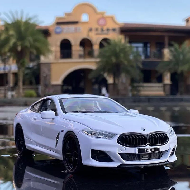 BMW M8 1:24