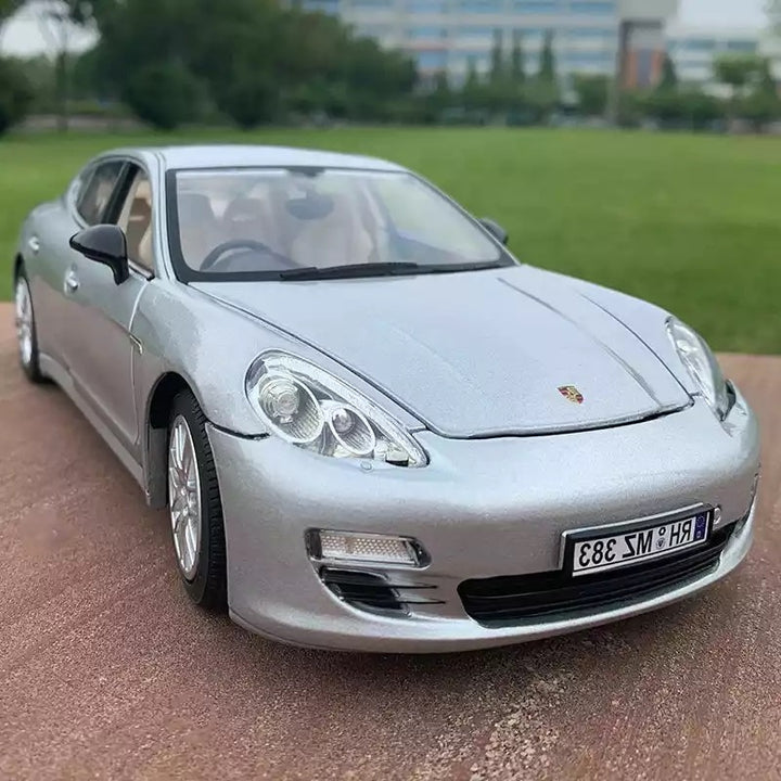 Porsche Panamera 1:18 27cm