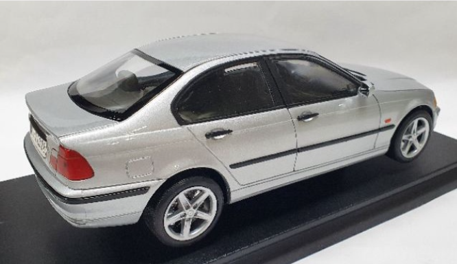 BMW 328i 1998 1:18 25cm
