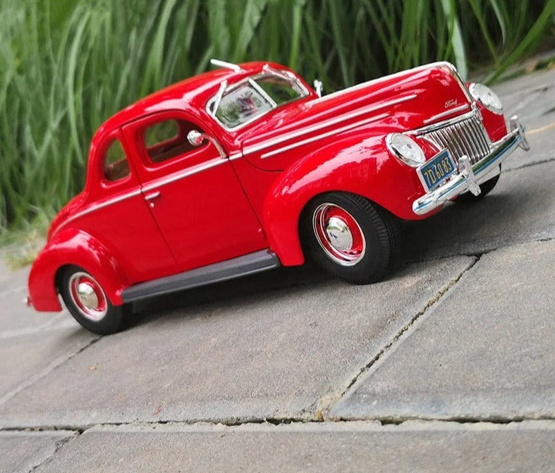 Ford Deluxe 1:18