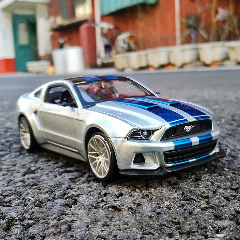 Ford Mustang GT 2014 1:24 19cm