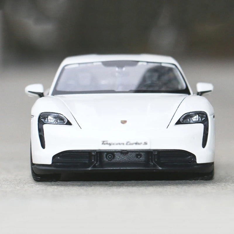 Porsche Taycan 1:24 20cm