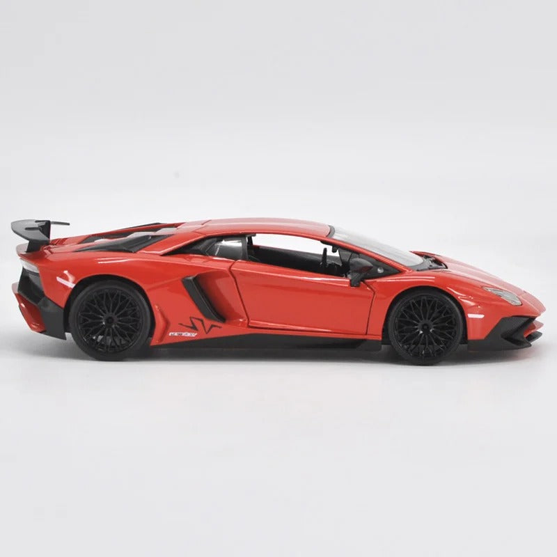 Lamborghini Aventador SV 1:24 20cm