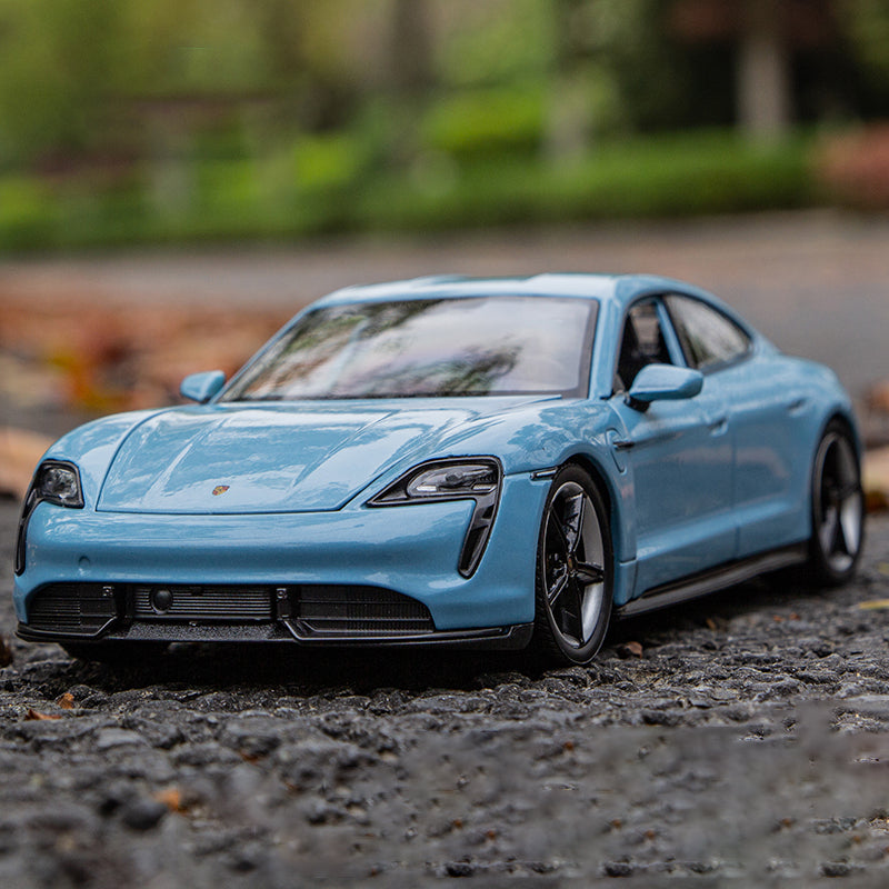 Porsche Taycan Turbo S 1:24 20cm