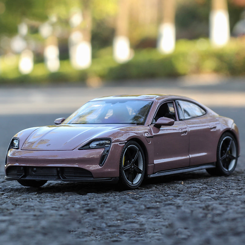 Porsche Taycan Turbo S 1:24 20cm