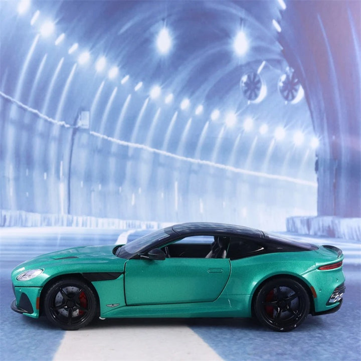 Aston Martin DBS 1:24 21cm