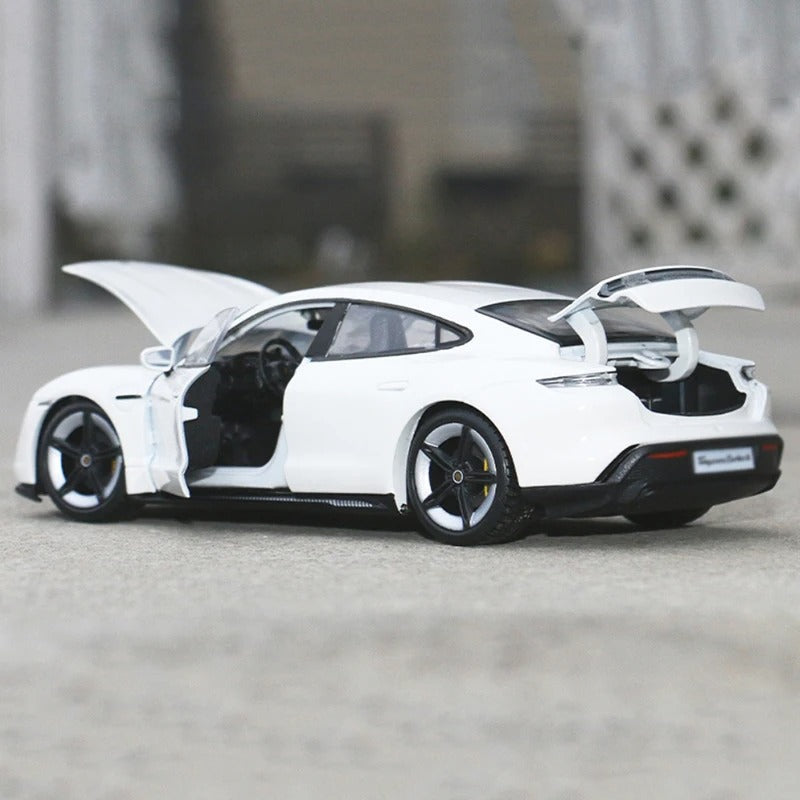 Porsche Taycan 1:24 20cm