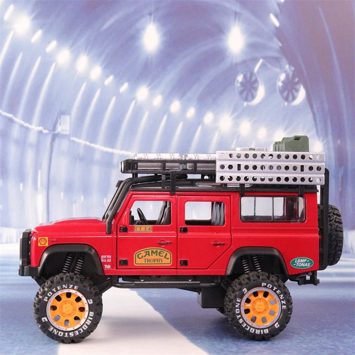 Camel Cup Land Rover Defender 1:24 18cm