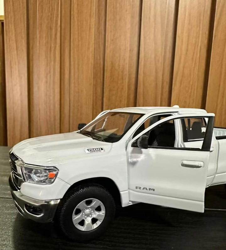 Dodge RAM 1500 1:24