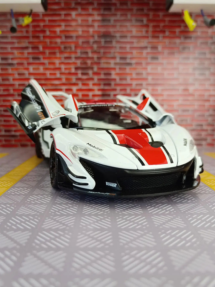 McLaren P1 GTR Supercar 1:24