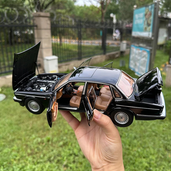 Jaguar XJ6 Daimler XJ40 1:18