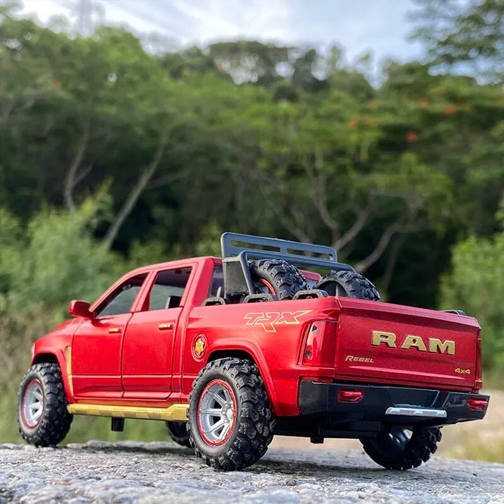 Dodge RAM 1:32 20cm