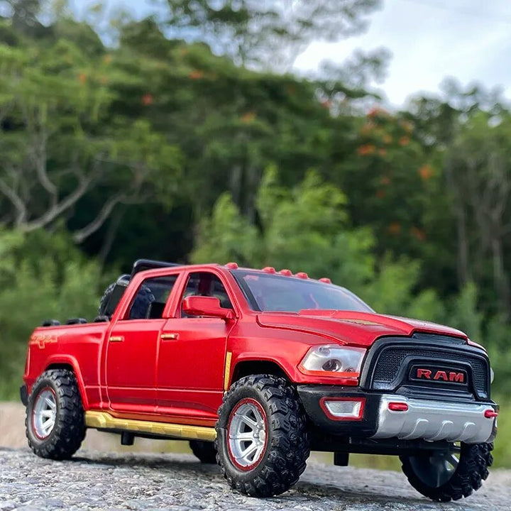Dodge RAM 1:32 20cm