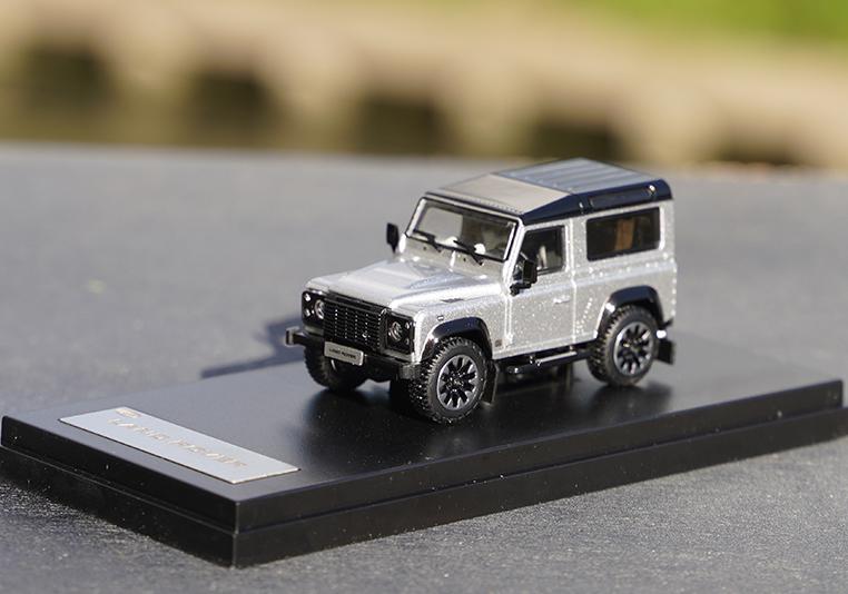 Land Rover Defender 90 1:64