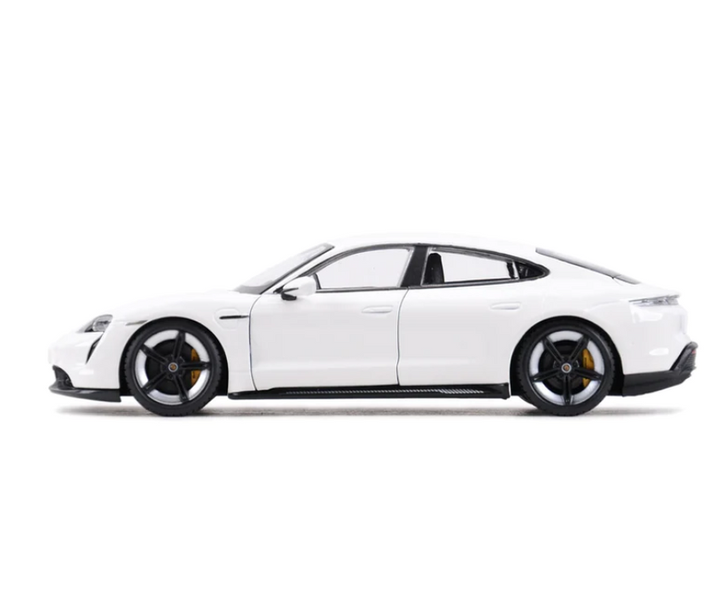 Porsche Taycan Turbo S 1:24 20cm