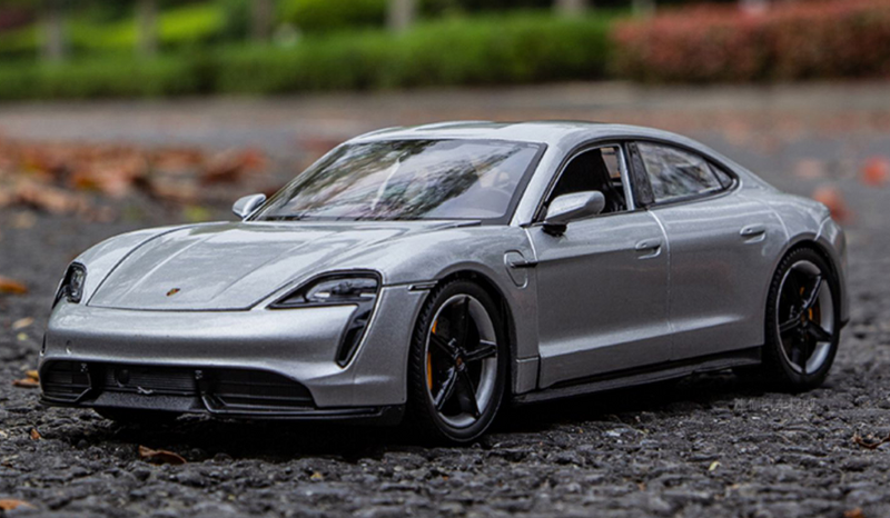 Porsche Taycan Turbo S 1:24 20cm