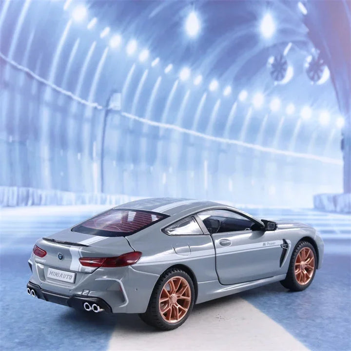 BMW M8 1:24