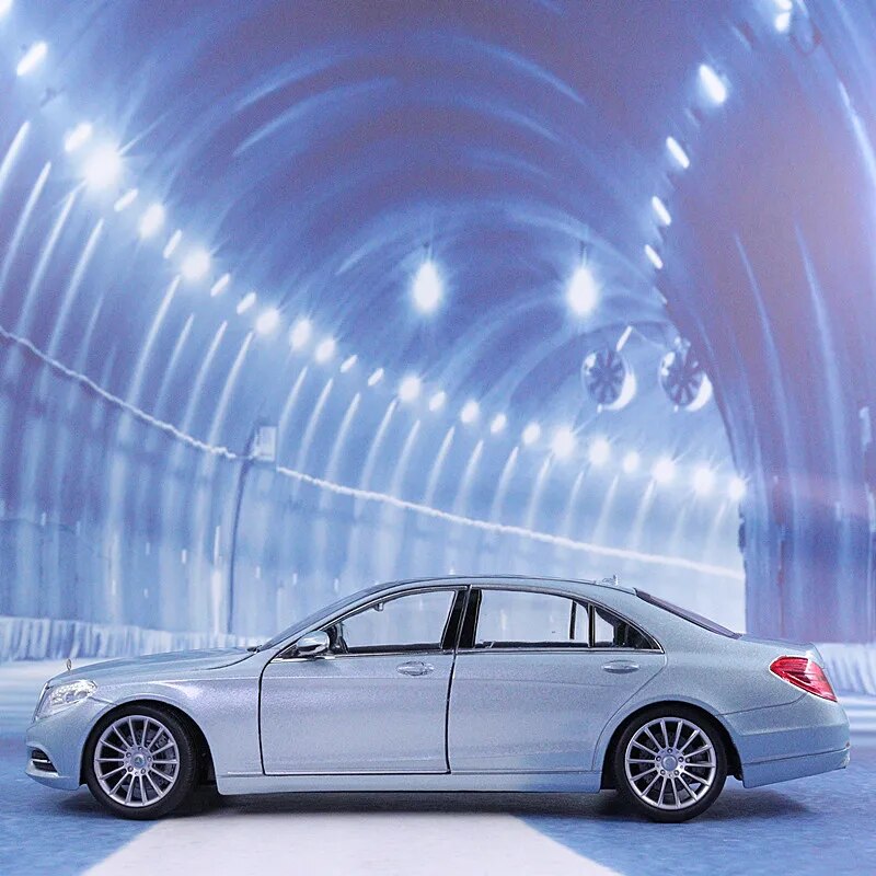 Mercedes Benz S-Class  1:24 20cm