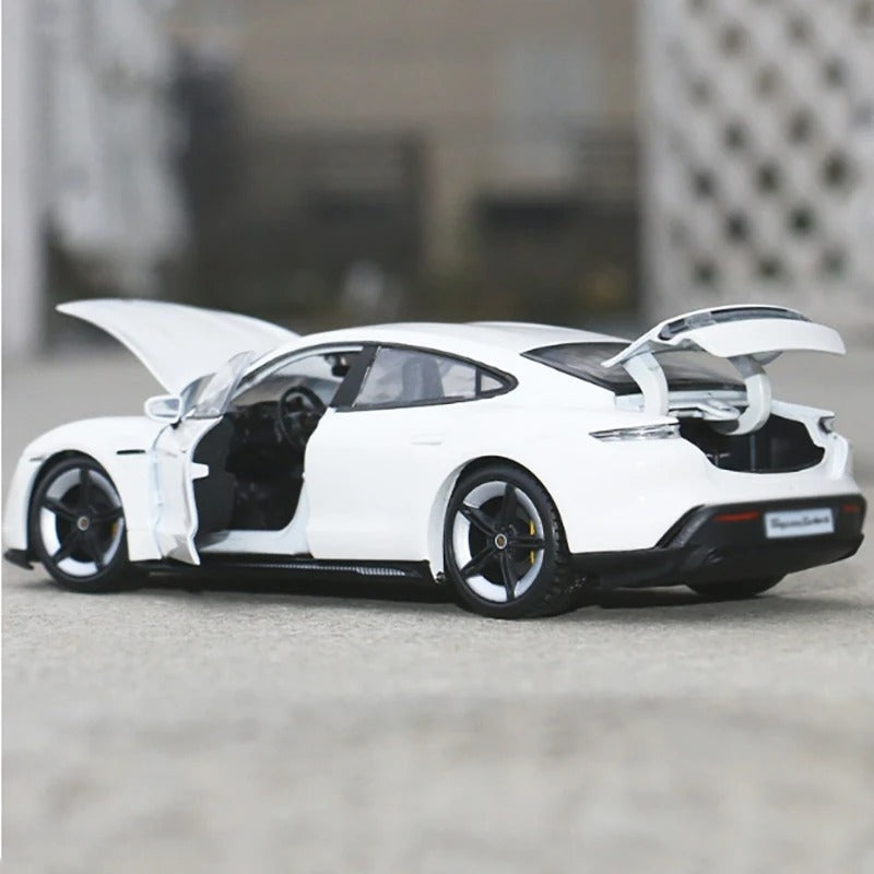 Porsche Taycan 1:24 20cm