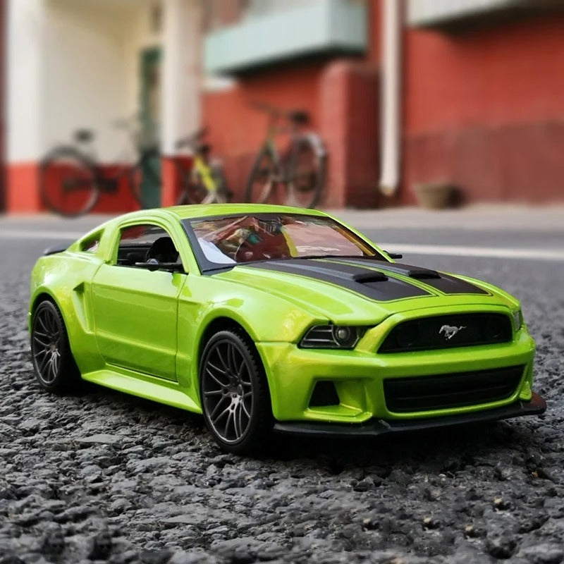 Ford Mustang GT 2014 1:24 19cm