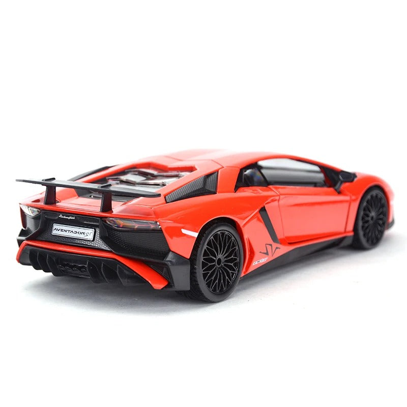 Lamborghini Aventador SV 1:24 20cm