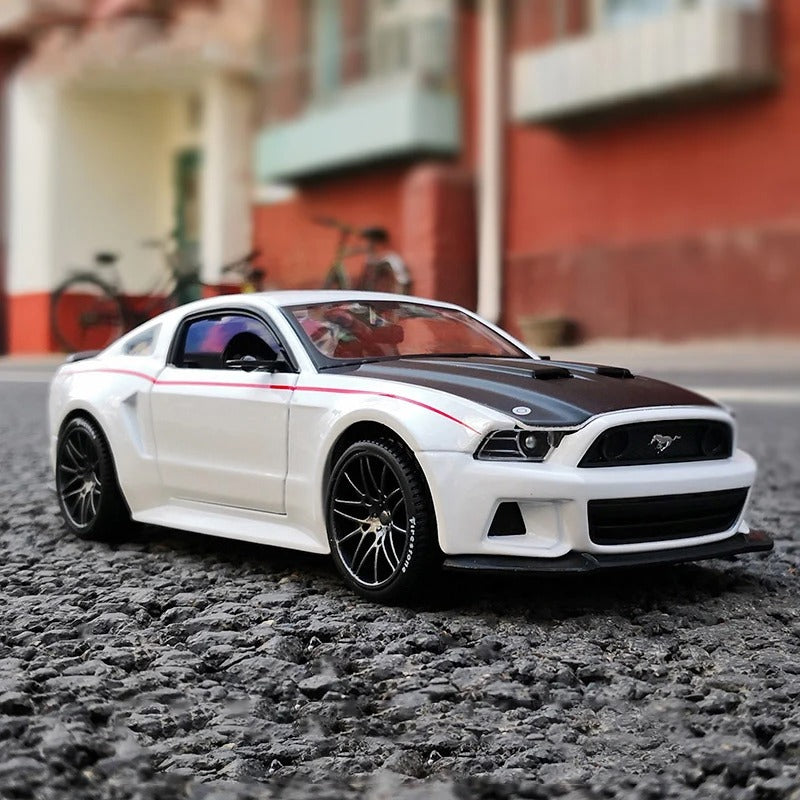 Ford Mustang GT 2014 1:24 19cm