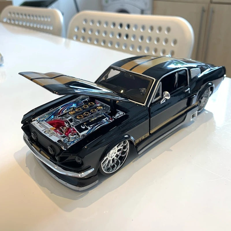 Ford Mustang GT 1967 1:24 19cm