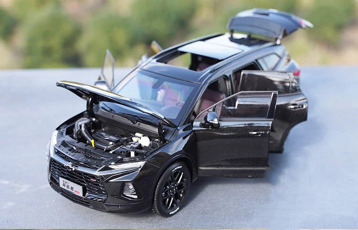 Chevrolet Blazer Trailblazer RS SUV 1:18 28cm