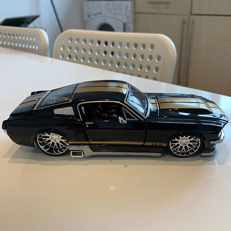 Ford Mustang GT 1967 1:24 19cm