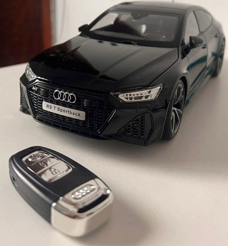 Audi RS7 1:18 28cm + Controle