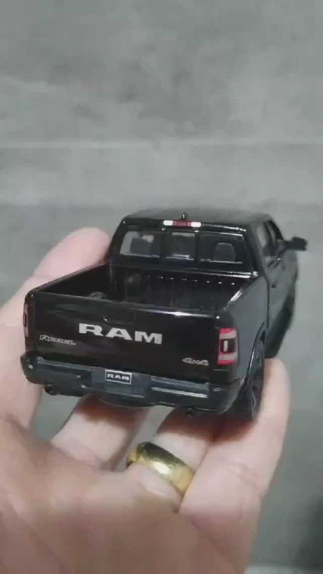 Dodge Ram 1500 2019 13cm