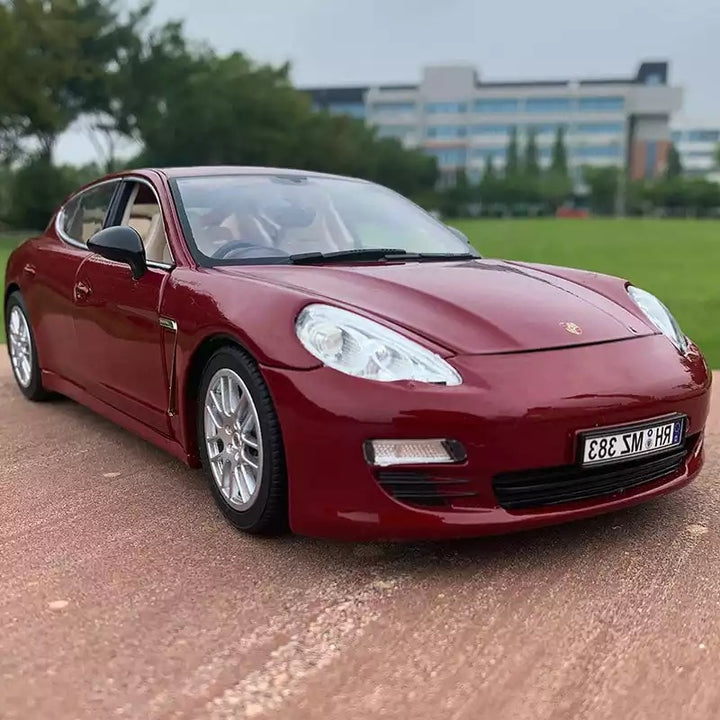 Porsche Panamera 1:18 27cm