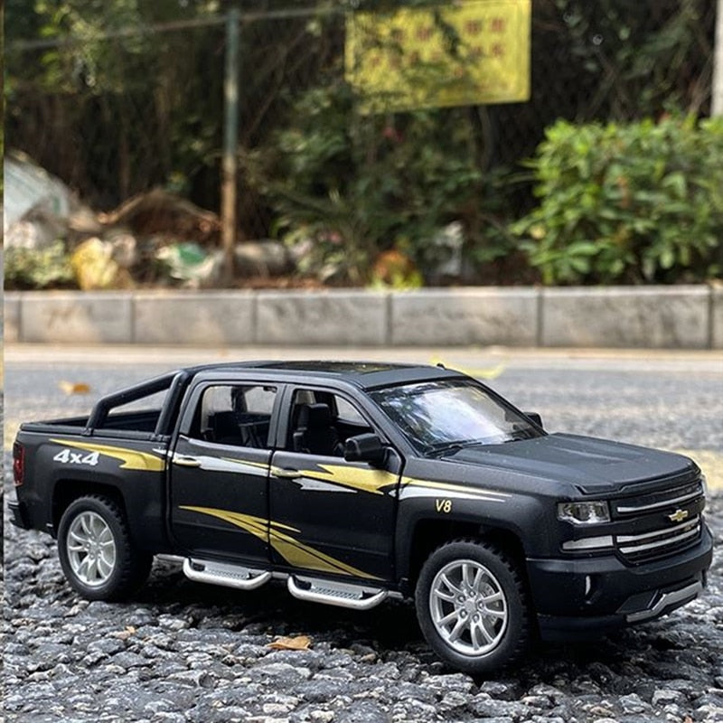 Silverado Chevrolet Pickup 1:32