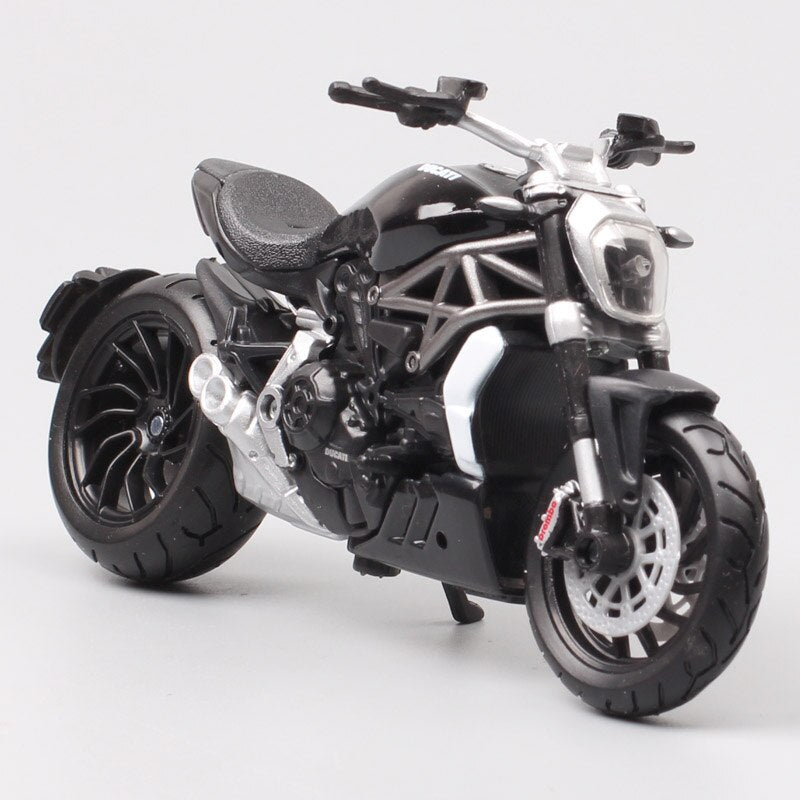 Moto 1:18 scale bburago 2016