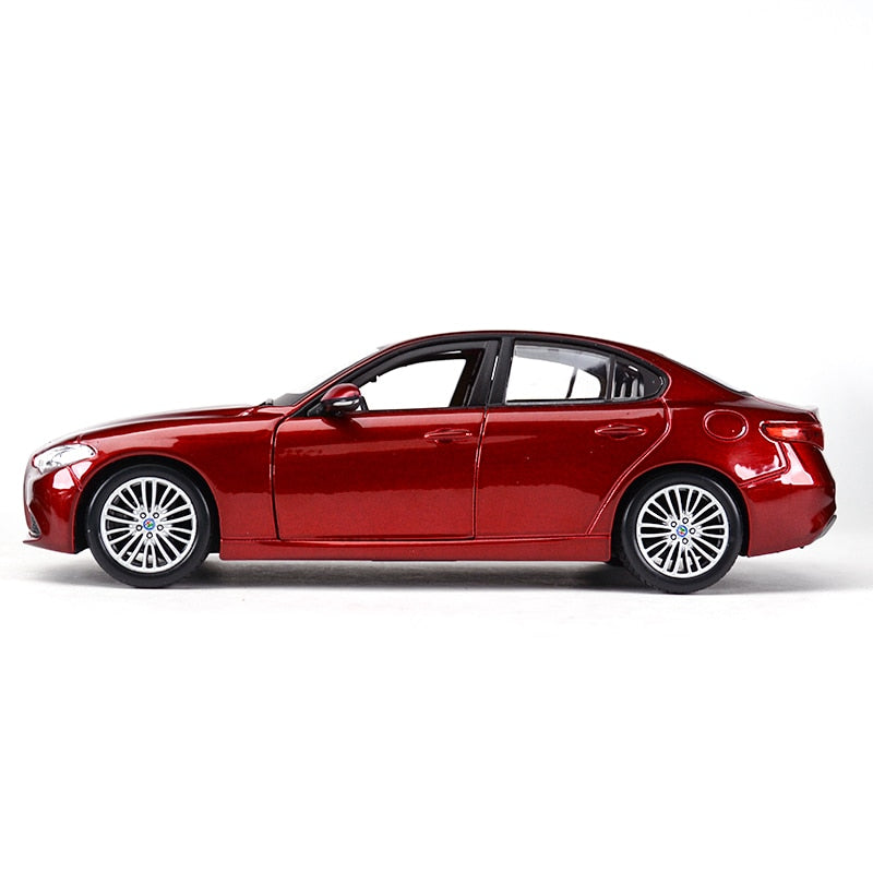 Alfa Romeo Giulia 1:24