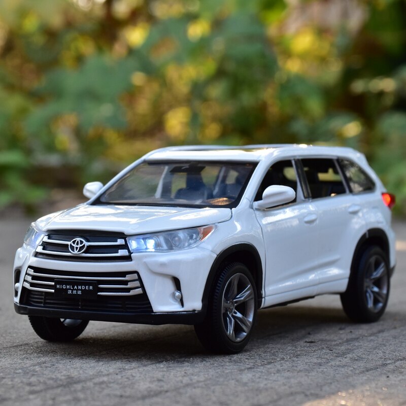 Toyota Highlander 1:32