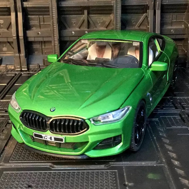 BMW M8 1:24
