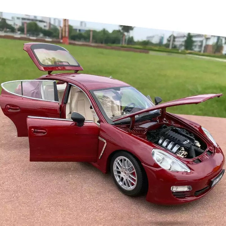 Porsche Panamera 1:18 27cm