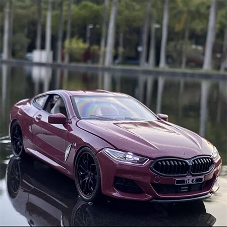BMW M8 1:24