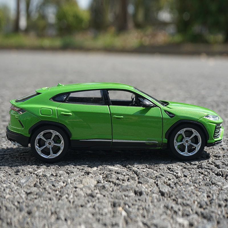 Lamborghini Urus SUV 1:24 19cm