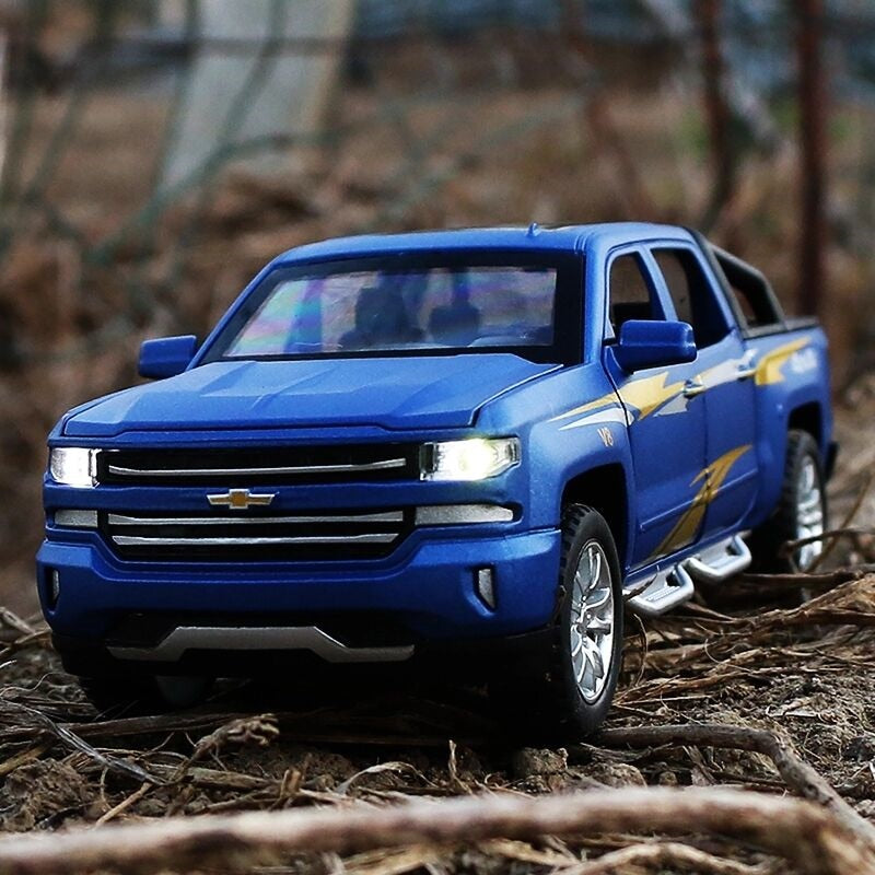 Silverado Chevrolet Pickup 1:32