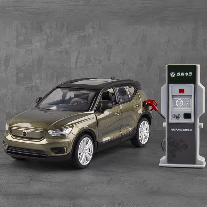 Volvo XC40 1:32 + Brinde: Bomba de Combustível