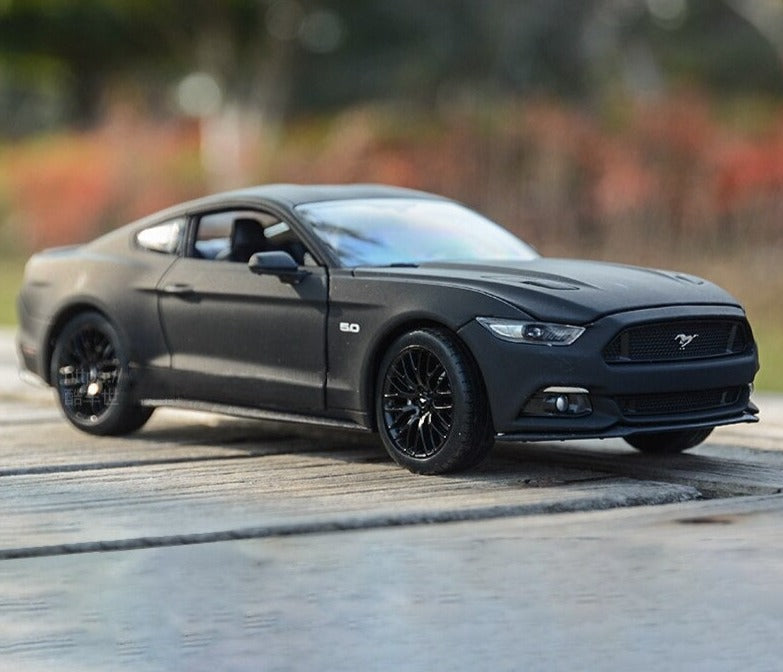 Ford Mustang GT 1:24 19cm
