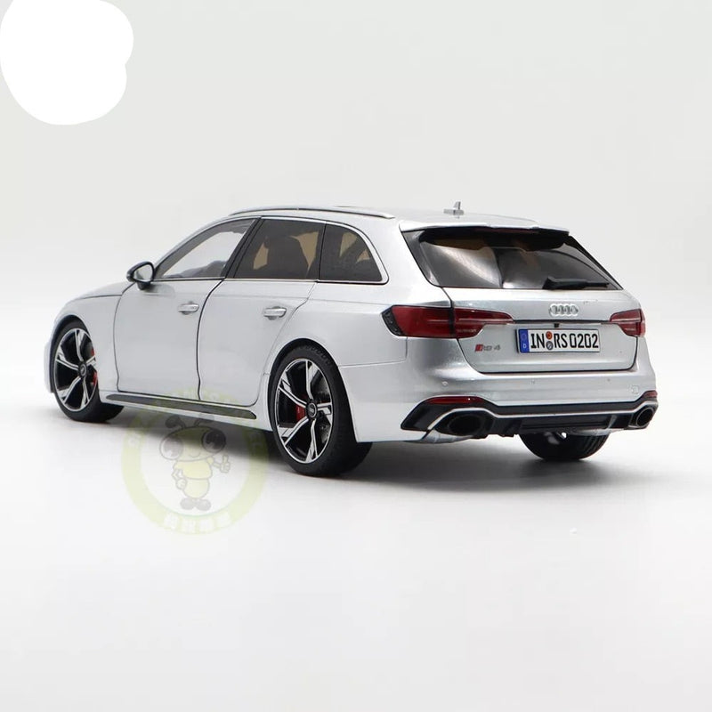 Audi Sport RS4 1:18 27cm