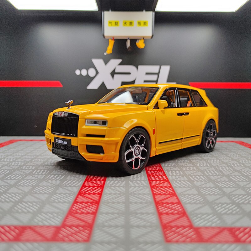 Rolls Royce Cullinan SUV 1:24 22cm